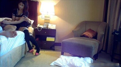 找了个18岁大奶学妹露脸舔爆裹屌口内发射然后无套内射